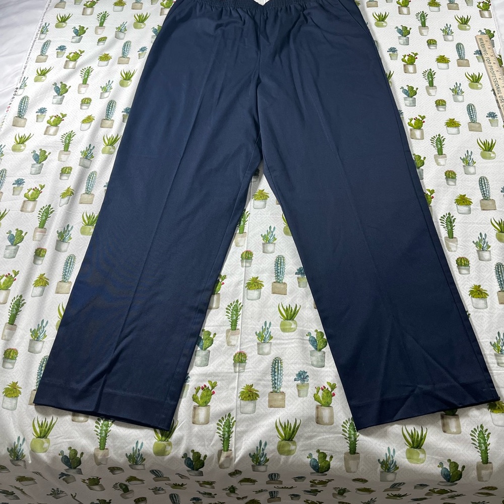 Alfred Dunner Women’s Pants size 16 Navy Blue NWT Proportioned Medium